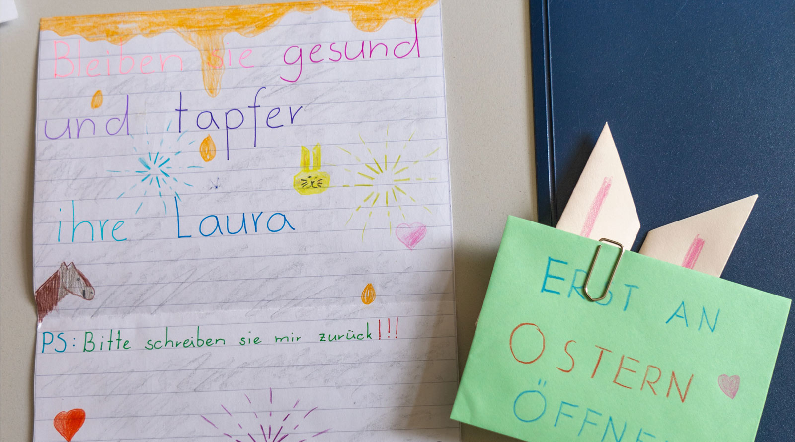 Schülerinnen und Schüler der 4. Klasse im Schulhaus Hutten schrieben den Mieterinnen und Mietern der Siedlung Schaffhauserplatz Briefe.