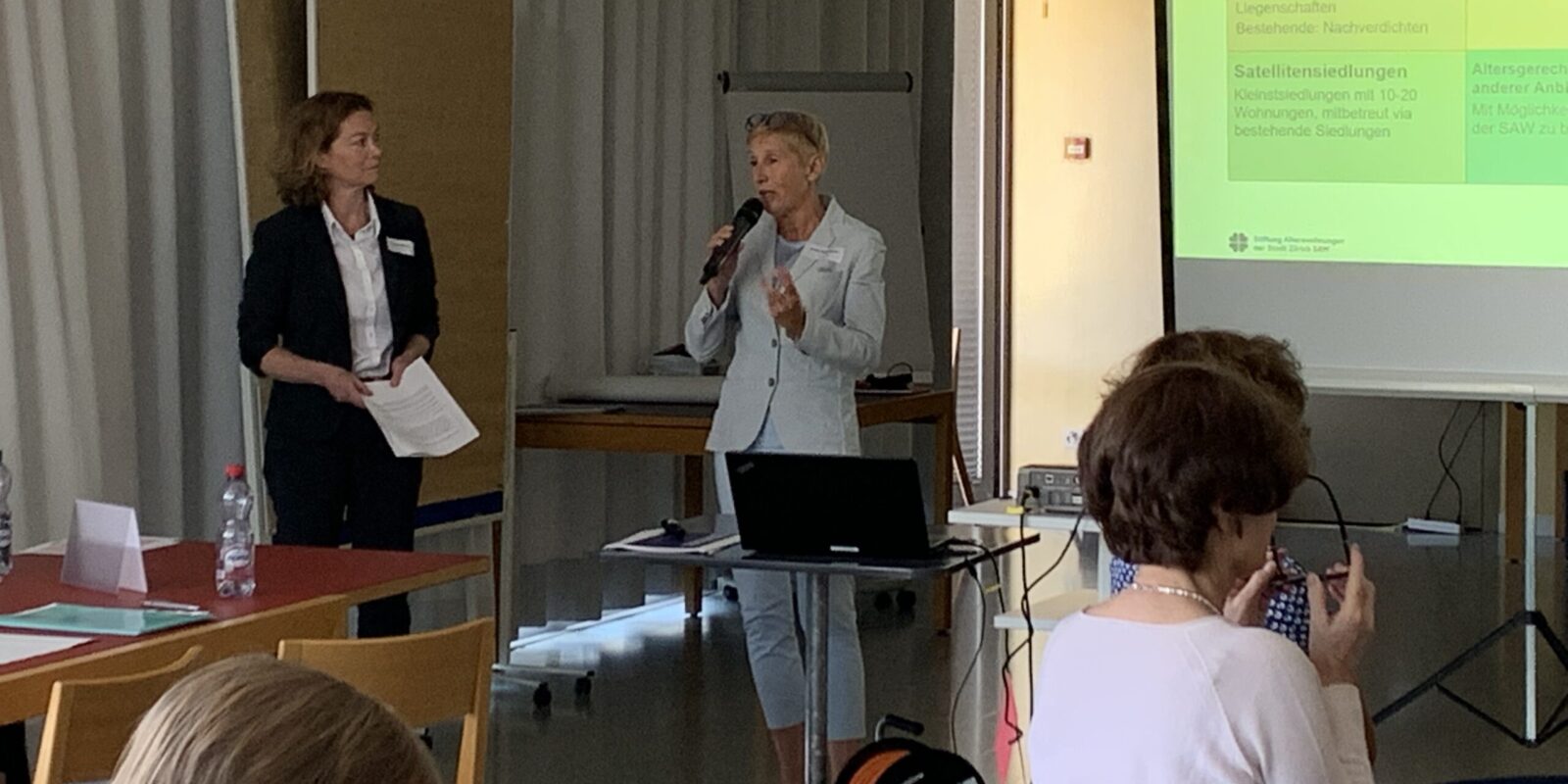 Andrea Martin-Fischer, Direktorin der SAW, und Colette Hämmerle, Bereichsleiterin Finanzen & Vermietung.