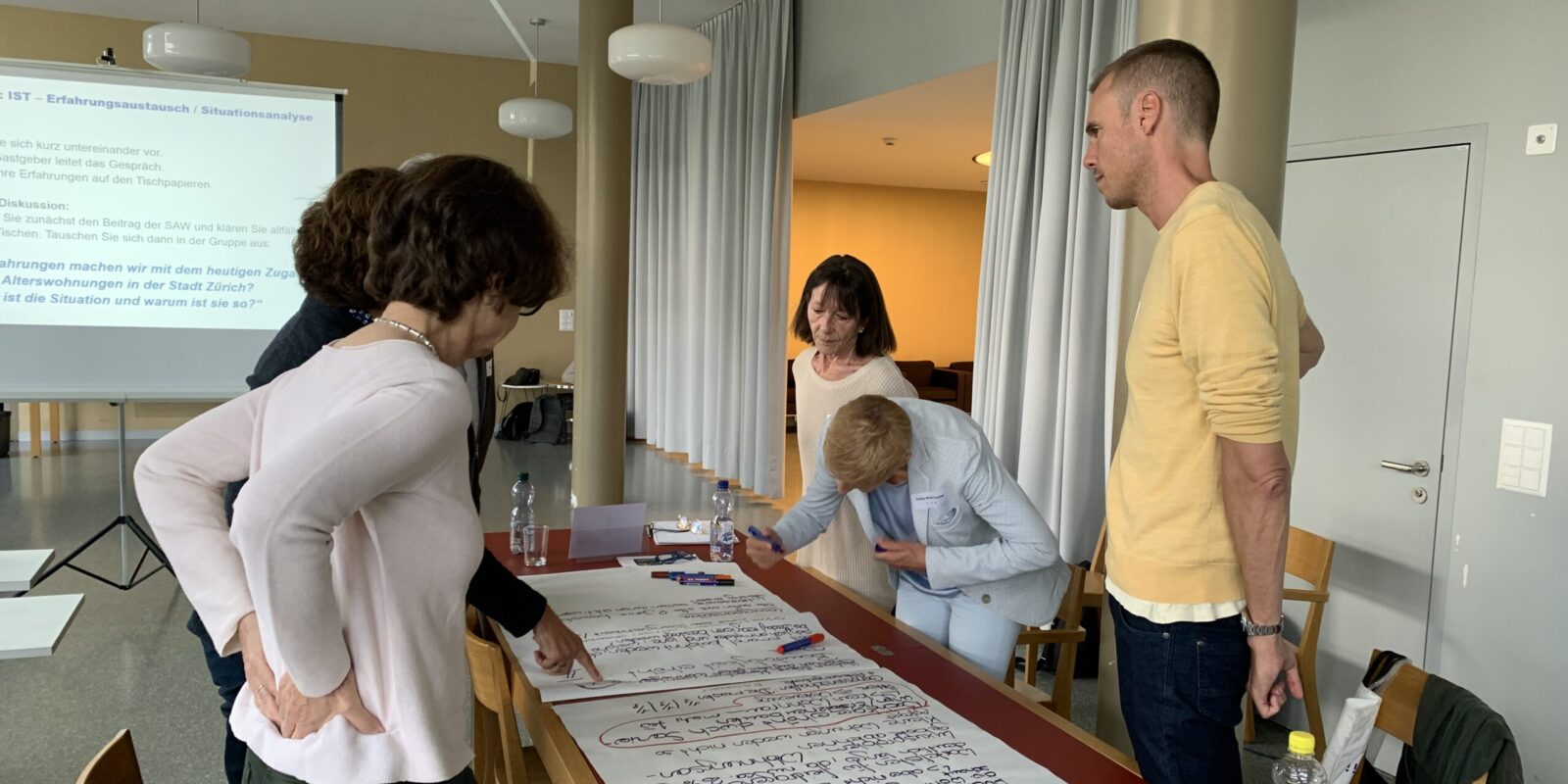 Es entstanden angeregte Diskussionen in wechselnder Zusammensetzung.