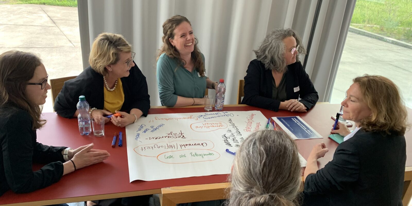 Es entstanden angeregte Diskussionen in wechselnder Zusammensetzung.